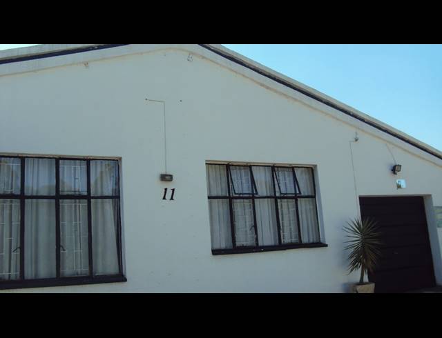 4 BEDROOM FREEHOLD FOR SALE IN KEMPTON PARK WEST